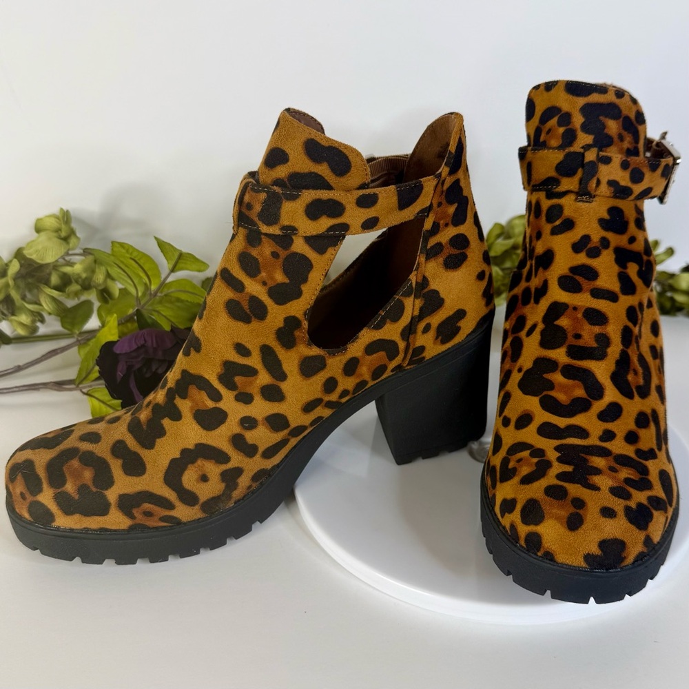 Animal Print Sueded Bootie Womens 10